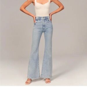 ABERCROMBIE & FITCH The Stretch Flare Ultra High Rise Light Wash 32